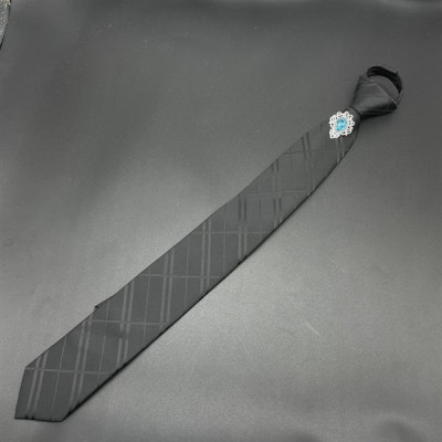 Cà vạt 6cm màu đen thắt sẵn kẻ ziczac đính đá xanh sang trọng