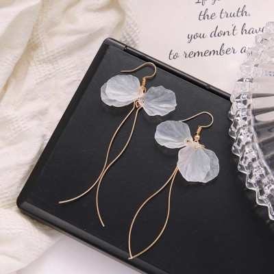 Earrings nữ đeo tai thời trang màu trắng dáng dài
