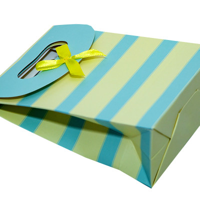 TÚI GIẤY NẮP LỚN 32 X24 X10.5 CM - NGẪU NHIÊN