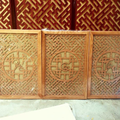 Combo bự bàn thờ chung cư kt 81cm bằng gỗ sồi + ám khói + đèn led ốp hậu bàn thờ 