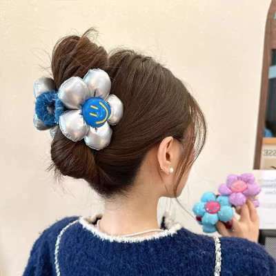 Kẹp càng cua Hình Bông Hoa tinh nghịch trẻ trung phá cách ấn tượng