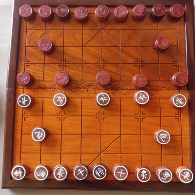 Bộ bàn cờ tướng gỗ gõ và quân gỗ hương đủ bộ 