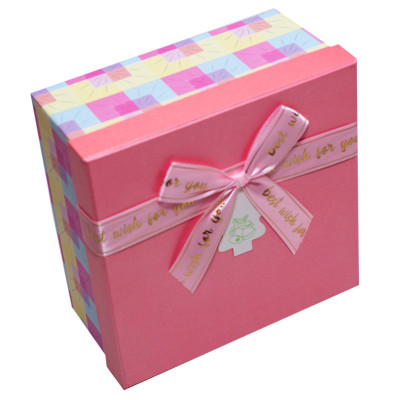 Hộp Quà Vuông V028 Phượng Hoàng 18 x 18 x 9 cm - Giao mẫu ngẫu nhiên