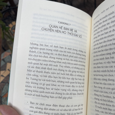 SCREENWISE – NUÔI DẠY CON TRONG THỜI ĐẠI SỐ – Devorah Heitner – Bùi Trà My và Nguyễn Thu Thảo dịch – Nhã Nam – NXB Phụ Nữ (Bìa mềm)