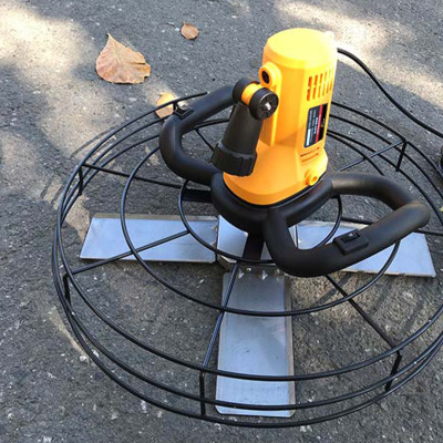 MÁY XOA NỀN CẦM TAY TAHAWA TH-641 thiết bị được dùng cho ngành xây dựng. Chuyên xoa vữa hồ, xoa nền bê tông. Mâm xoa lớn, được làm từ thép chắc chắn nên có độ bền cao.