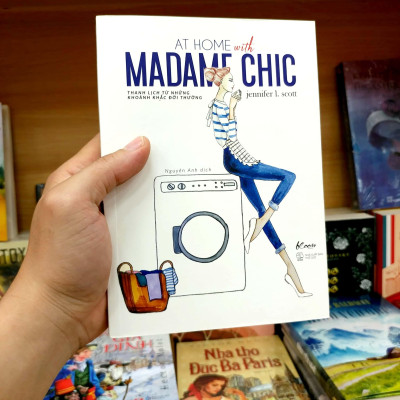 At Home With Madame Chic - Thanh Lịch Từ Những Khoảnh Khắc Đời Thường (Tái Bản 2022)
