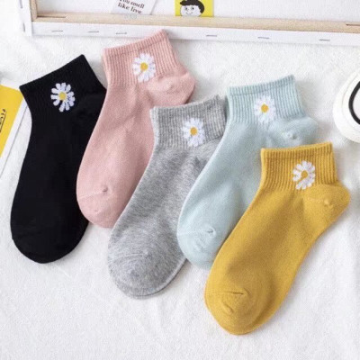 Túi 10 đôi tất  hoa cúc , gấu nữ ,cổ ngắn nhiều màu dễ thương vải cotton đẹp và bền kèm túi dây rút xinh xắn cute cho phái nữ