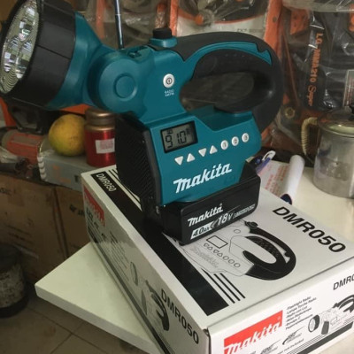 ĐÈN PIN DÙNG PIN 18V MAKITA DMR050 (KHÔNG KÈM PIN VÀ SẠC) - HÀNG CHÍNH HÃNG