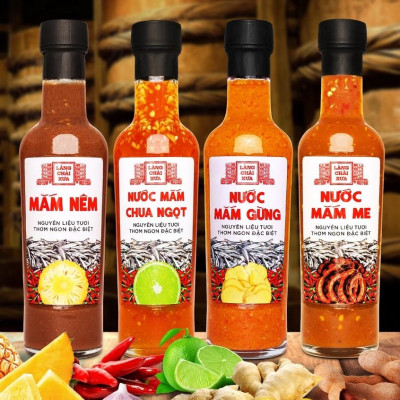 Nước mắm me cao cấp Làng Chài Xưa, nguyên liệu tươi, thơm ngon đặc biệt từ me, tỏi, ớt tươi, chai thủy tinh 300g
