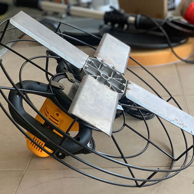 MÁY XOA NỀN CẦM TAY TAHAWA TH-641 thiết bị được dùng cho ngành xây dựng. Chuyên xoa vữa hồ, xoa nền bê tông. Mâm xoa lớn, được làm từ thép chắc chắn nên có độ bền cao.