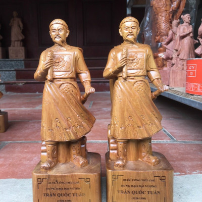 Tượng trần quốc tuấn trần hương đạo vương bằng gỗ bách xanh thơm nức kích thước cao 60cm