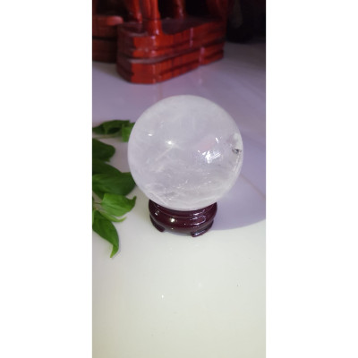 Trái Bi Phong Thủy May Mắn Thạch Anh Trắng Trong tự nhiên Mới bóng đẹp đế gỗ Size 8,5cm x cao 10cm hợp anh chị mệnh Kim mệnh Thủy đặt ngay bàn làm việc, nhà, công ty ạ