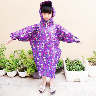 Áo mưa bít trẻ em từ  1 -  4 tuổi ,  áo đi mưa , vải dù  chống thấm ,  họa tiết hoạt hình dễ thương  , kèm túi đựng xinh xắn , giao màu ngẫu nhiên