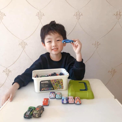 Hộp đồ chơi 30 xe ô tô nhiều màu sắc , nhiều loại 