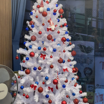 Cây thông noel màu trắng 2m4 - Tán dày và đẹp, cây thông chắc chắn và dể tháo lắp