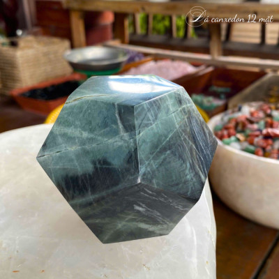 Đá canxedon 12 mặt NHASAN giúp tĩnh tâm, bình an (700-750gr) tặng 5 viên đá ngũ sắc may mắn