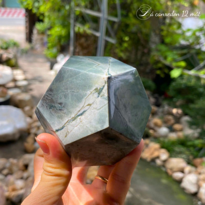 Đá canxedon 12 mặt NHASAN giúp tĩnh tâm, bình an (700-750gr) tặng 5 viên đá ngũ sắc may mắn