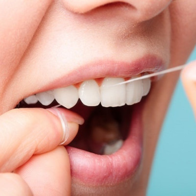 Cuộn chỉ nha khoa Lion Clinica Advantage 40m làm sạch các mảng bám giữa kẽ răng & ngăn ngừa các bệnh lý về răng miệng - Made in Japan