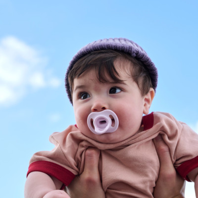 Ty ngậm silicon siêu nhẹ cho bé Tommee Tippee Ultra Light 0-6 tháng (vỉ đôi)