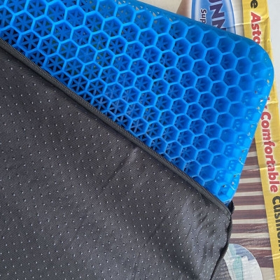 Đệm Ngồi 3D Silicon 2 Lớp Tổ Ong Lót Ghế Thoáng Khí Chống Đau Mỏi Lưng Amalife 