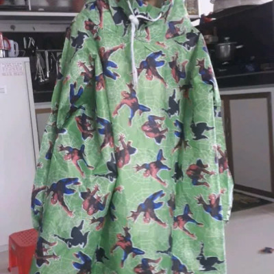 Áo mưa bít trẻ em  từ  1 -  4 tuổi , vải dù  chống thấm  , họa tiết hoạt hình cute  , kèm túi đựng xinh xắn , giao màu ngẫu nhiên