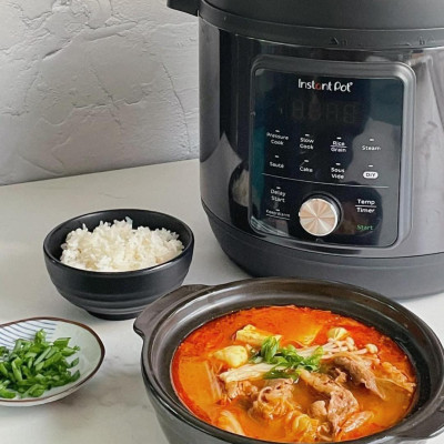 Nồi áp suất điện đa năng Instant Pot 9 in 1 Essential Black Edition 60 dung tích 5,7 lit Hàng chính hãng