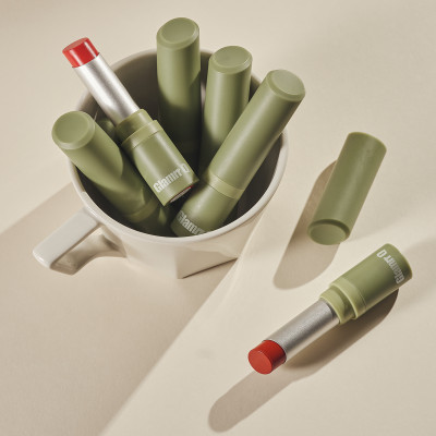 Son dưỡng môi thuần chay có màu GLAMRR Q V​E​G​A​N S​U​P​E​R L​I​P B​A​L​M 4.5g by Gilaa