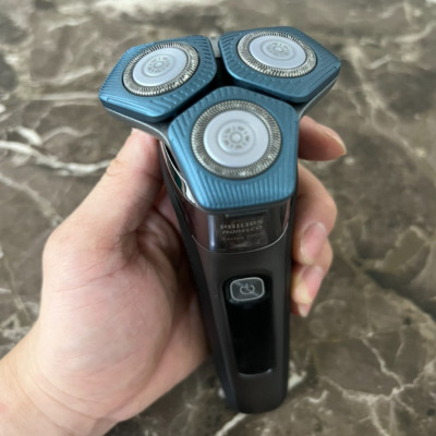 Máy cạo râu khô và ướt Series 7000 cao cấp Thương hiệu Philips Hà Lan Norelco S7788 - Hàng Nhập Khẩu