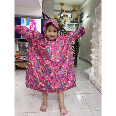 Áo mưa bít trẻ em từ  1 -  4 tuổi ,  áo đi mưa , vải dù  chống thấm ,  họa tiết hoạt hình dễ thương  , kèm túi đựng xinh xắn , giao màu ngẫu nhiên
