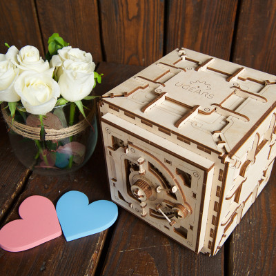 Mô Hình Gỗ Cơ Khí - Ugears Safe - Két sắt, sản phẩm chính hãng Ugears, nhập khẩu nguyên bộ từ EU, mô hình lắp ráp 3D, DYI