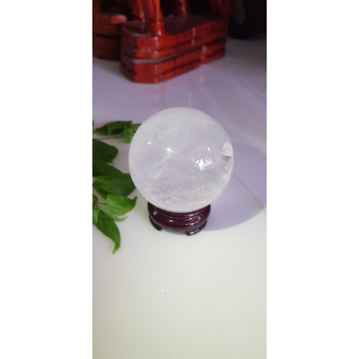 Trái Bi Phong Thủy May Mắn Thạch Anh Trắng Trong tự nhiên Mới bóng đẹp đế gỗ Size 8,5cm x cao 10cm hợp anh chị mệnh Kim mệnh Thủy đặt ngay bàn làm việc, nhà, công ty ạ