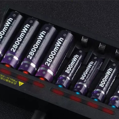 Bộ sạc pin Li-Ion 1.5V 8 cổng sạc được 8 pin AA hoặc AAA cùng lúc sạc nhanh tự ngắt