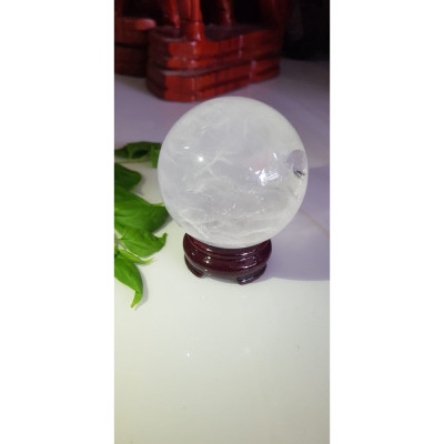 Trái Bi Phong Thủy May Mắn Thạch Anh Trắng Trong tự nhiên Mới bóng đẹp đế gỗ Size 8,5cm x cao 10cm hợp anh chị mệnh Kim mệnh Thủy đặt ngay bàn làm việc, nhà, công ty ạ