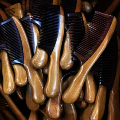 Lược gỗ Cẩm ta chuôi trơn lượn gỗ bách xanh  Kiểu dáng đẹp, Size: XL- 19,5 cm dành cho Nữ, Nam