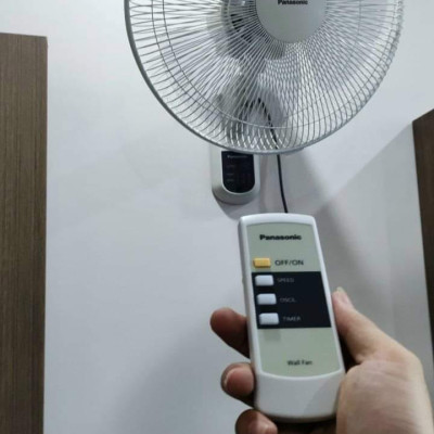 Quạt Treo Tường Panasonic F-409MG/F-409MB - Hàng Chính Hãng