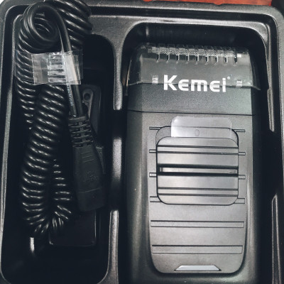 Máy cạo râu Kemei KM-1102 lưỡi kép chuyên dụng cạo tỉa râu, cạo đầu, fade tóc có đ��u tỉa phụ dùng để tỉa tóc mai, ria mép có túi đựng tiện lợi mang đi, máy sử dụng pin sạc