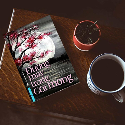 Sách - Đường Mây Trong  Cõi Mộng