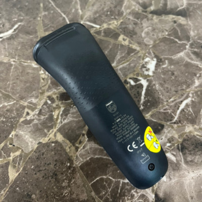 Máy cạo râu khô và ướt Philips AquaTouch S1121 Serial 1000 với lưỡi cạo ComfortCut tự mài - HÀNG NHẬP KHẨU