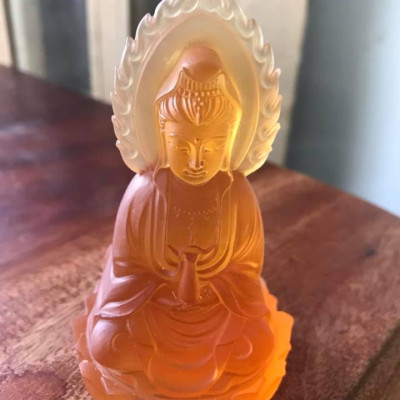 Tượng Phật Bà Quan Âm 2 Mặt đá lưu ly vàng đậm đẹp ĐỂ TRONG XE HƠI hoặc BÀN cao 10cm đk 6cm mệnh KIM mệnh THỔ và THỦY ạ