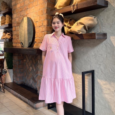 Đầm Bầu Công Sở Cổ Sơ Mi Phối Túi Thêu Phom Đuôi Cá Dễ Thương