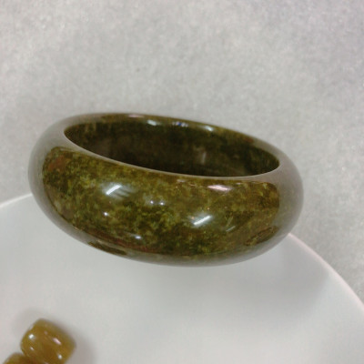 Vòng tay đá cẩm thạch ngọc tự nhiên xanh rêu 100%cho người mệnh Hỏa và Mộc