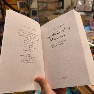 Sách - Captain Corelli