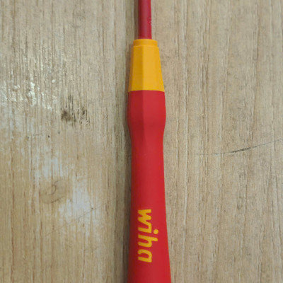 Tua vit cách điện đầu dẹp Wiha 42374 (1.5 x 50 x 152)