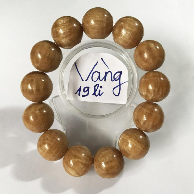 Vòng ngọc màu vàng cho người mệnh Kim và Thổ đường kính hột là 19 cm