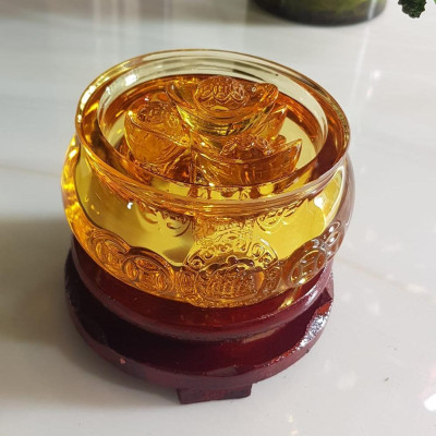 Tượng Phong Thủy Thố tụ tài mới màu vàng tài lộc 10 thỏi xiền vàng đá lưu ly tự nhiên đế gỗ size nhỏ vừa xinh đẹp đk 10cm x Cao 9cm cả đế x thố cao 5cm đặt bàn làm việc bàn thờ thần tài ạ