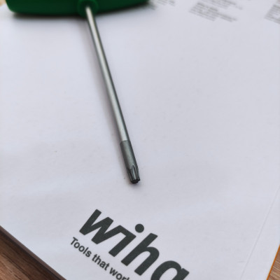 Tay vặn đầu sao chữ T Wiha 01330 (T15 x 100 x 126)