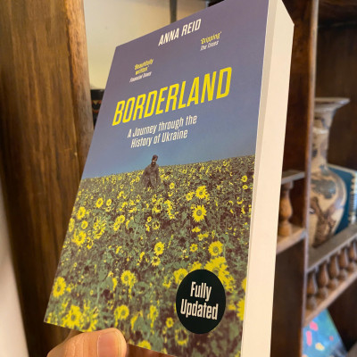 Sách - Borderland: A Journey Through the History of Ukraine by Anna Reid | History Nonfiction