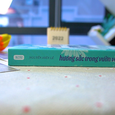 Hương Sắc Trong Vườn Văn