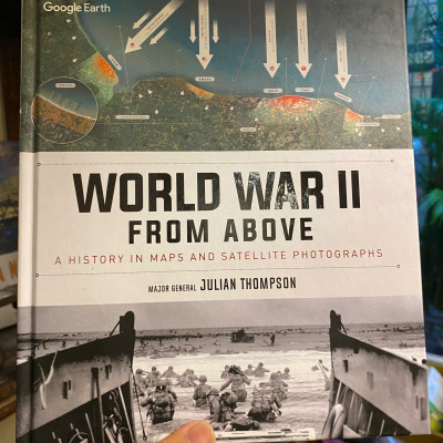 Sách - World War II from Above: A History in Maps and Satellite Photographs by Julian Thompson