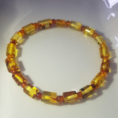 Vòng tay đá Hổ Phách Lu Kiểu SỊN tự nhiên Rẻ Đẹp Màu Vàng Anh Đậm nhạt 6mm  Nữ người lớn và bé nhỏ đeo rất xinh đẹp sang tốt sức khỏe không đá nào sánh kịp  Đá hổ phách không chỉ quý Chuẩn tốt hợp mệnh Thổ, mệnh Kim, mệnh Thủy may mắn tài lộc ạ